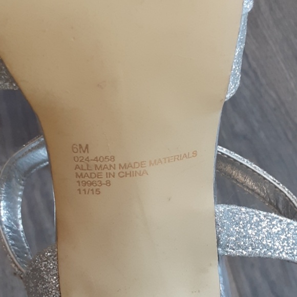 Silver I. Miller size 6 heels. - Picture 4 of 5